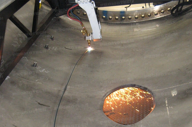 Параметры автоматической газовой, плазменной резки и подготовки кромок устанавливаются и регулируются через рабочую станцию MCM